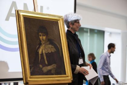 Helen Henny proudly presented the picturesque portrait of a young Maria Montessori to the AGM audience, giving a brief talk on her family’s heritage and how she came into its possession.
