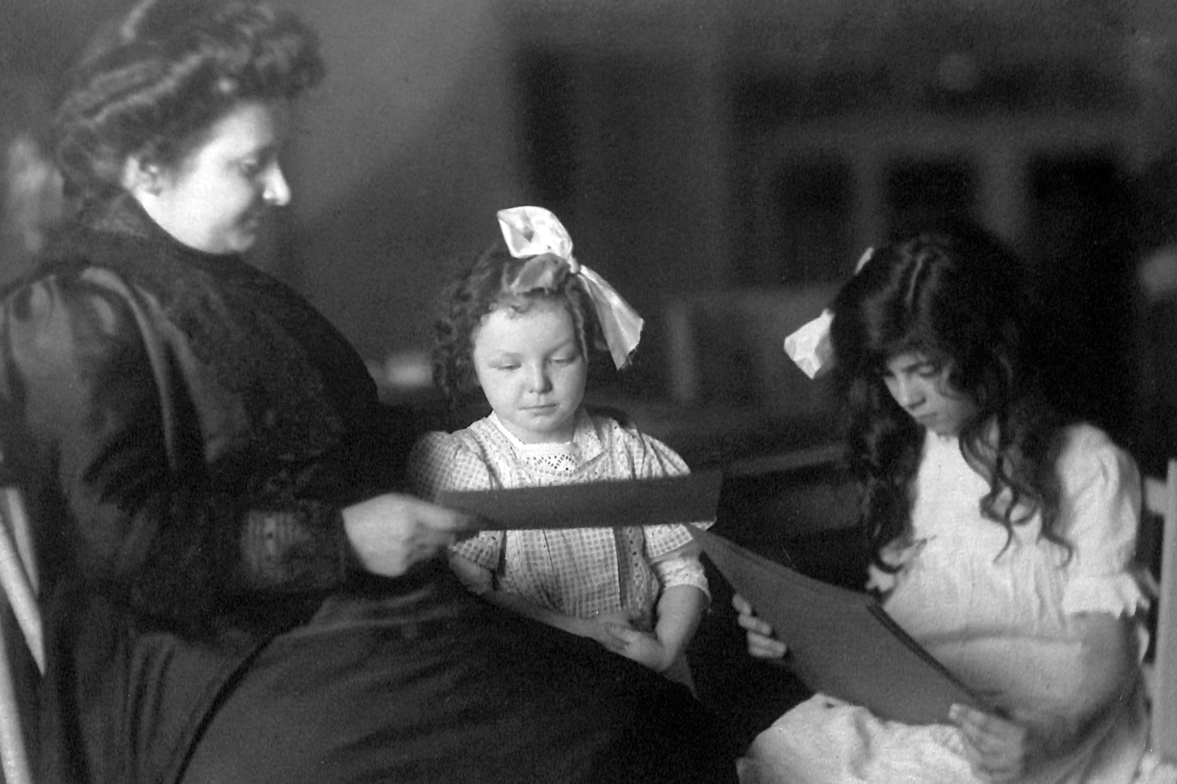 Maria Montessori 1913, Rome with children