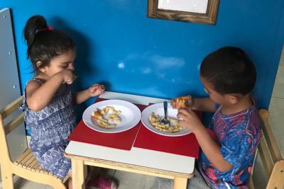 Children eating in Argentinian Montessori classroom
