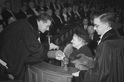 Maria Montessori receives honorary doctorate, Amsterdam 1950