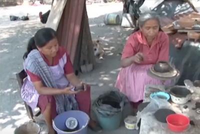 Women working pottery in Cuentepec