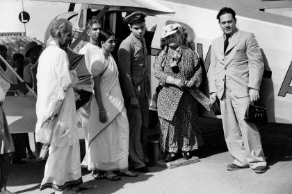 Maria and Mario Montessori arrive in Adya, India in 1939